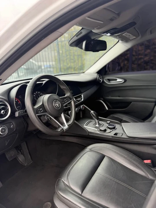 2019 Alfa Romeo Giulia - Image 11 of 13