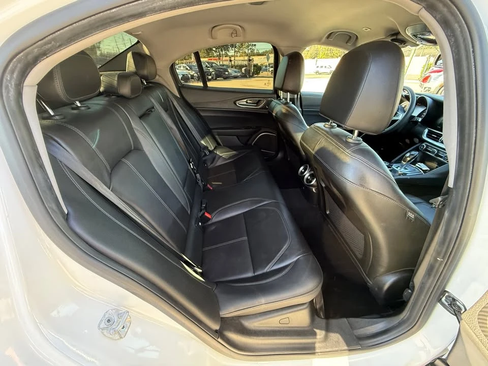 2019 Alfa Romeo Giulia - Image 13 of 17