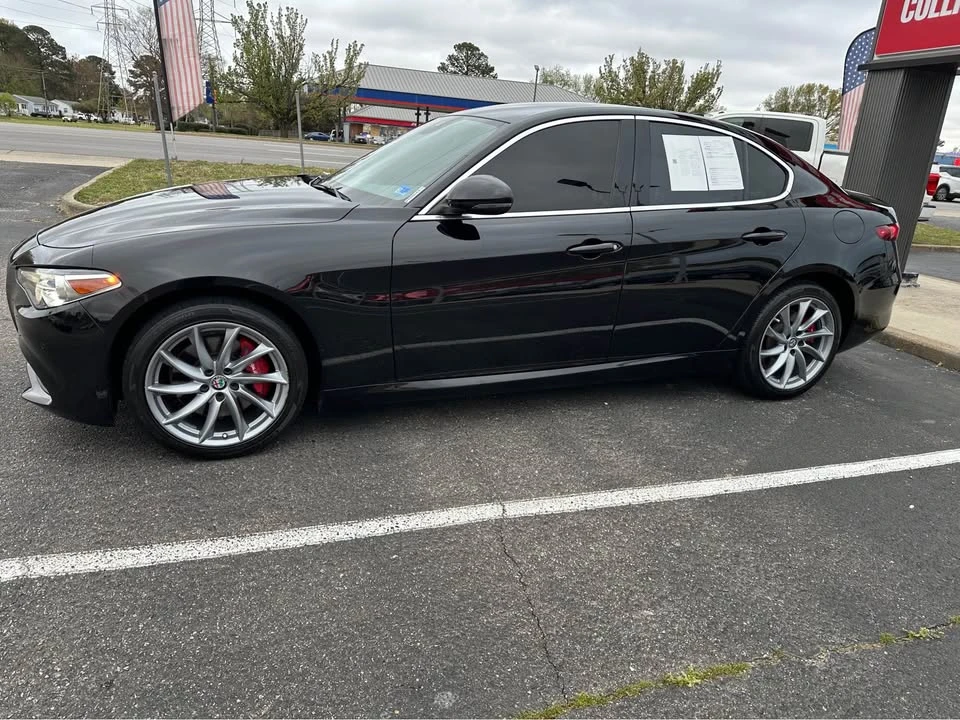 2019 Alfa Romeo Giulia - Image 6 of 14