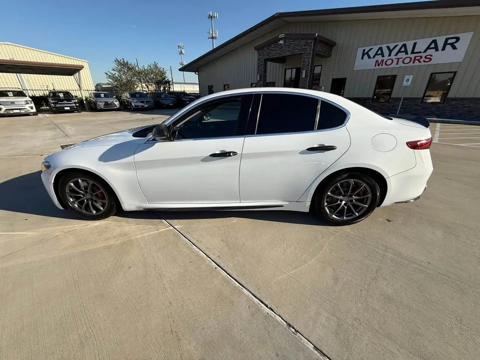 2019 Alfa Romeo Giulia - Image 2 of 5