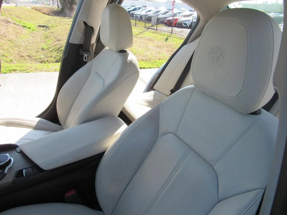2019 Alfa Romeo Giulia - Image 15 of 19