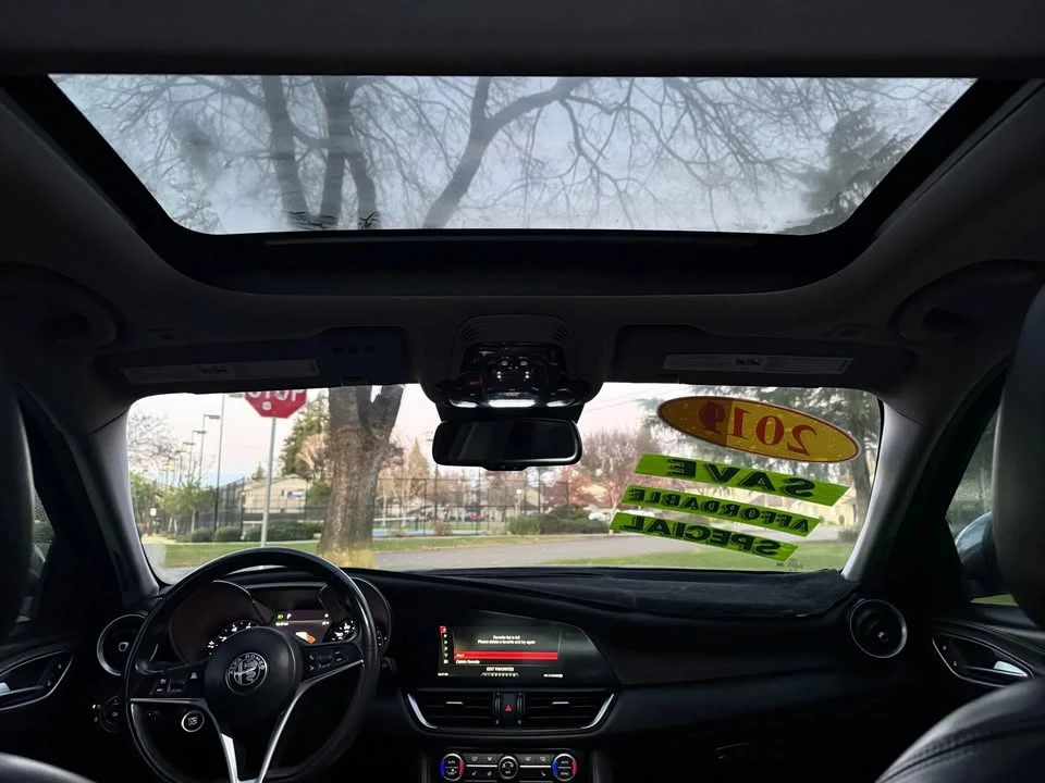 2019 Alfa Romeo Giulia - Image 14 of 18