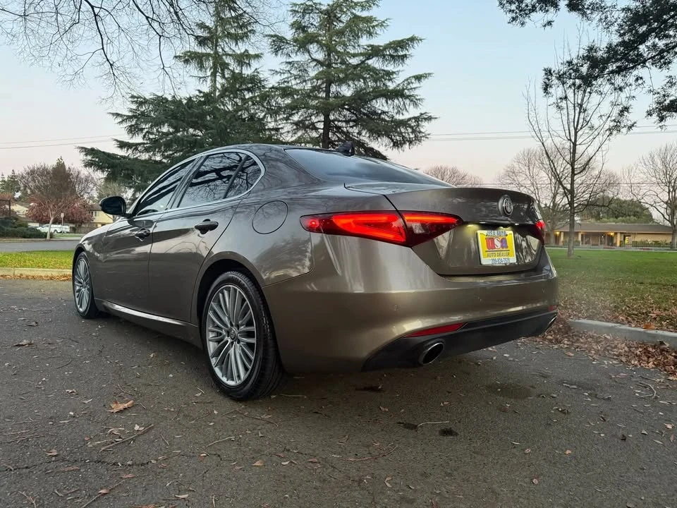 2019 Alfa Romeo Giulia - Image 10 of 18