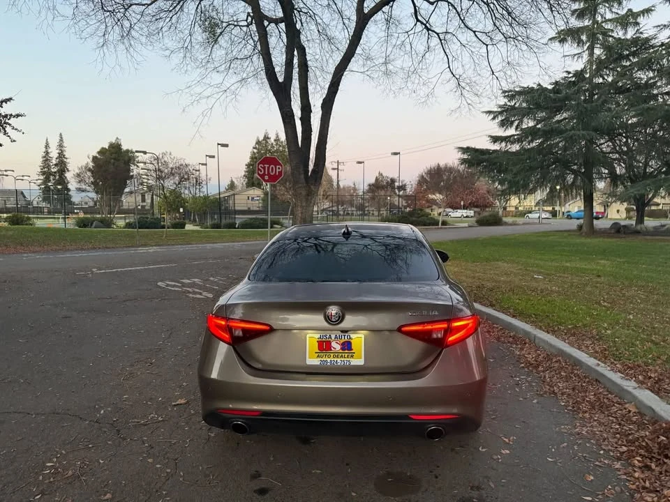 2019 Alfa Romeo Giulia - Image 9 of 18