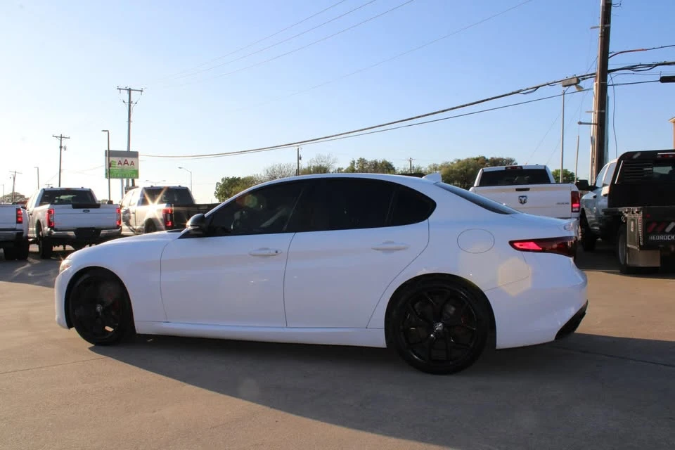 2019 Alfa Romeo Giulia - Image 4 of 20