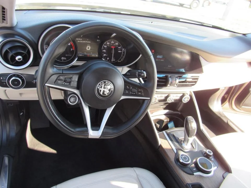 2019 Alfa Romeo Giulia - Image 16 of 19