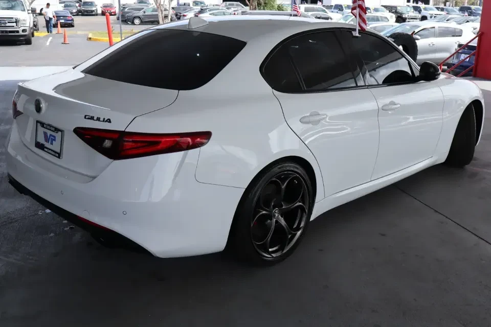 2019 Alfa Romeo Giulia - Image 8 of 9