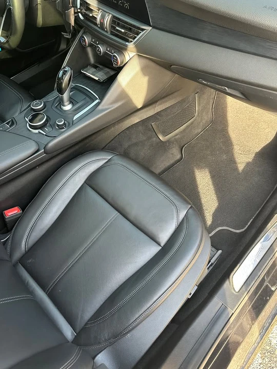 2019 Alfa Romeo Giulia - Image 9 of 19