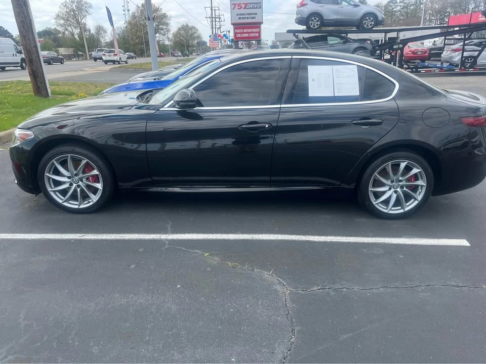 2019 Alfa Romeo Giulia - Image 2 of 10