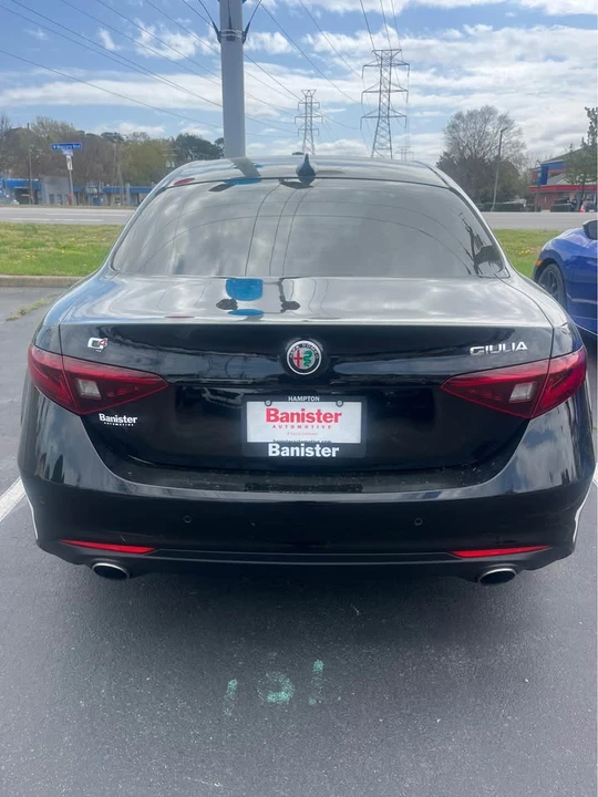 2019 Alfa Romeo Giulia - Image 9 of 10