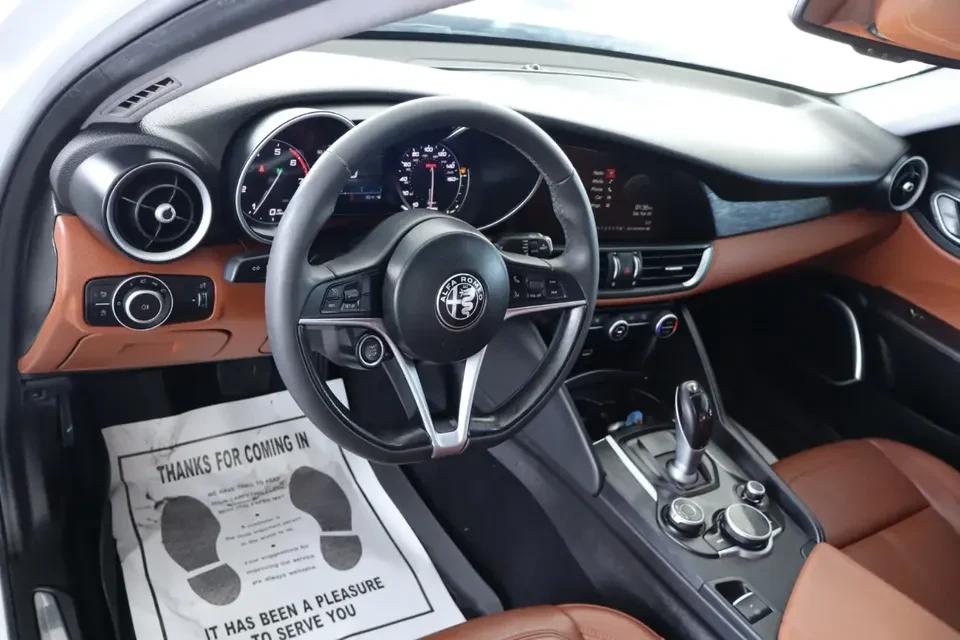 2019 Alfa Romeo Giulia - Image 4 of 9