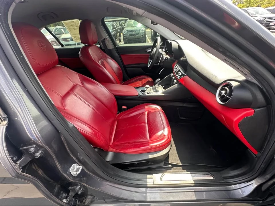 2019 Alfa Romeo Giulia - Image 11 of 12