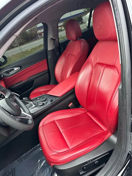 2019 Alfa Romeo Giulia - Image 13 of 14