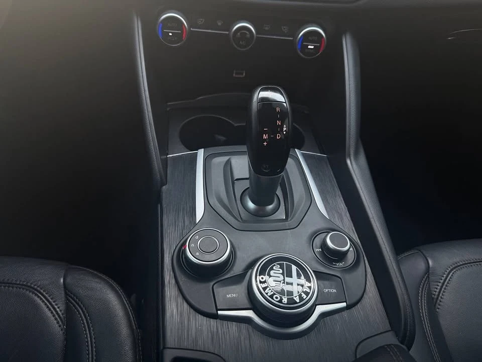 2019 Alfa Romeo Giulia - Image 18 of 20