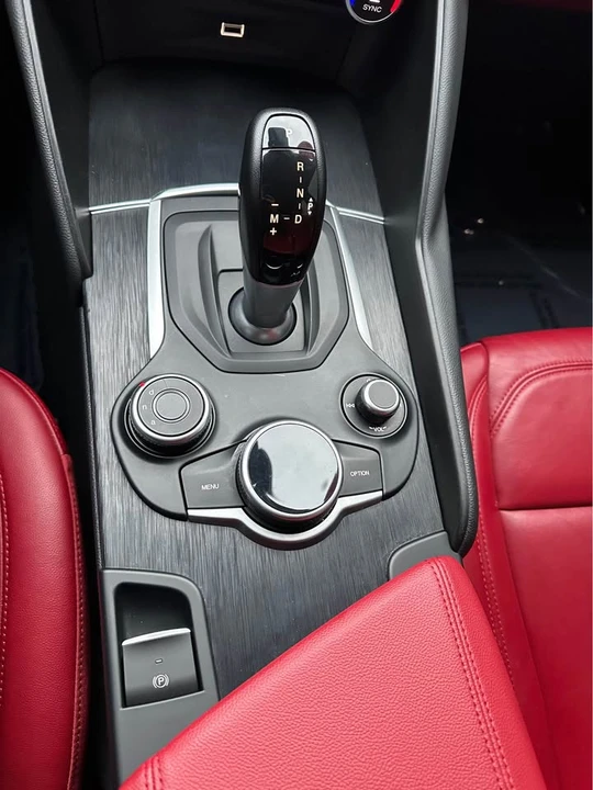 2019 Alfa Romeo Giulia - Image 12 of 14