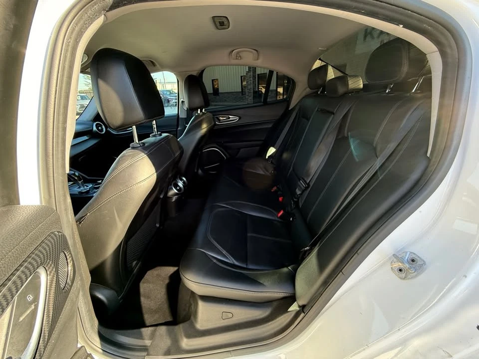 2019 Alfa Romeo Giulia - Image 10 of 17