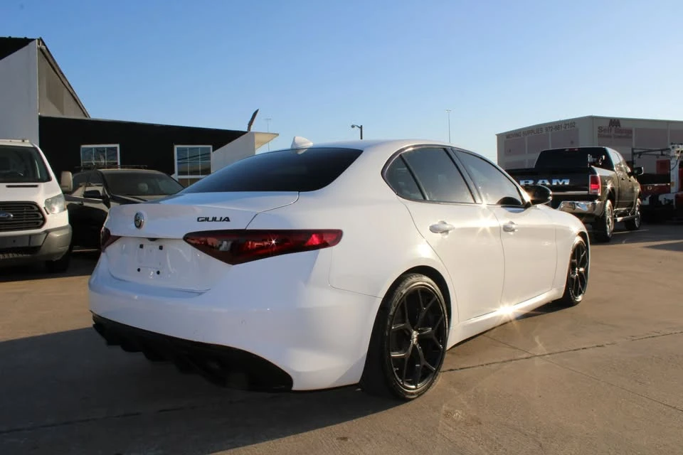 2019 Alfa Romeo Giulia - Image 7 of 20