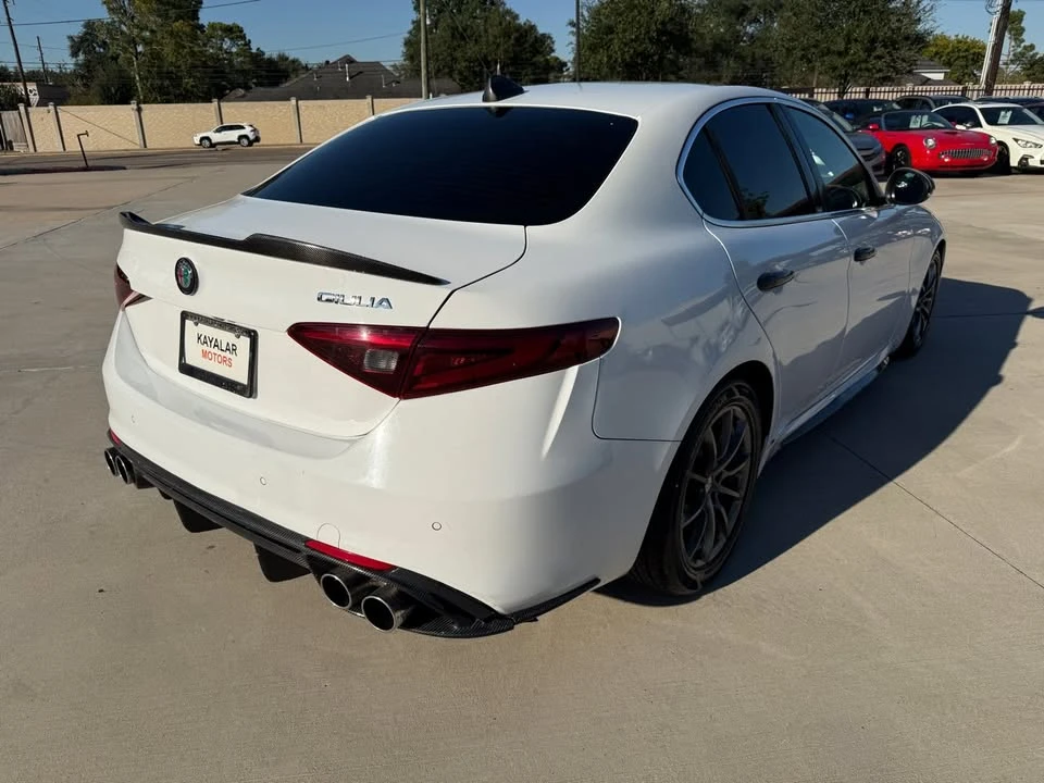 2019 Alfa Romeo Giulia - Image 6 of 17