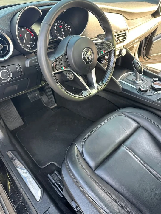 2019 Alfa Romeo Giulia - Image 5 of 19