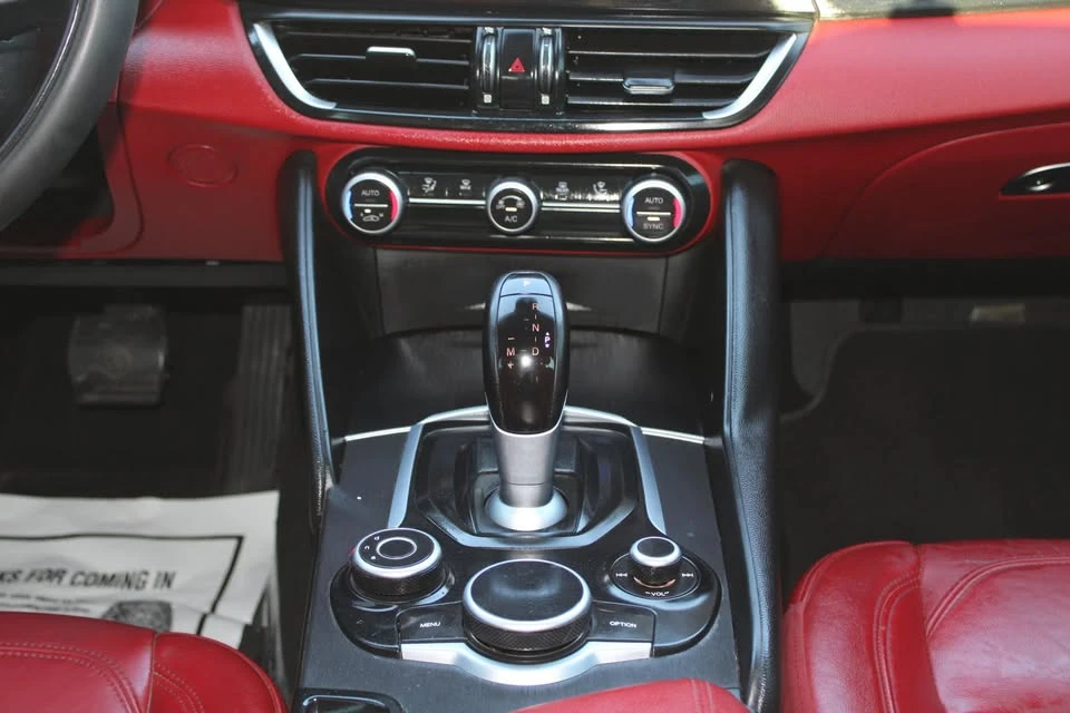 2019 Alfa Romeo Giulia - Image 12 of 20