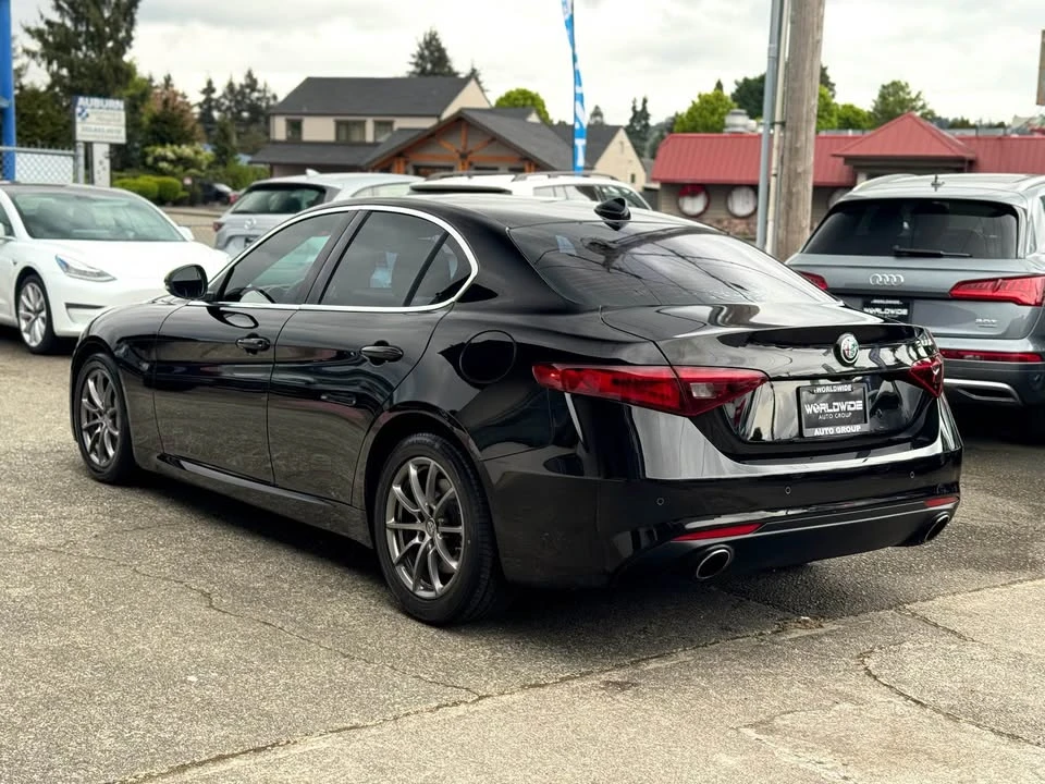 2019 Alfa Romeo Giulia - Image 9 of 20
