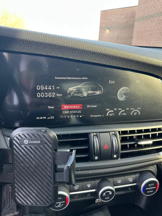 2019 Alfa Romeo Giulia - Image 10 of 19