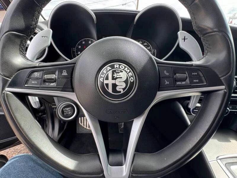 2019 Alfa Romeo Giulia - Image 15 of 16