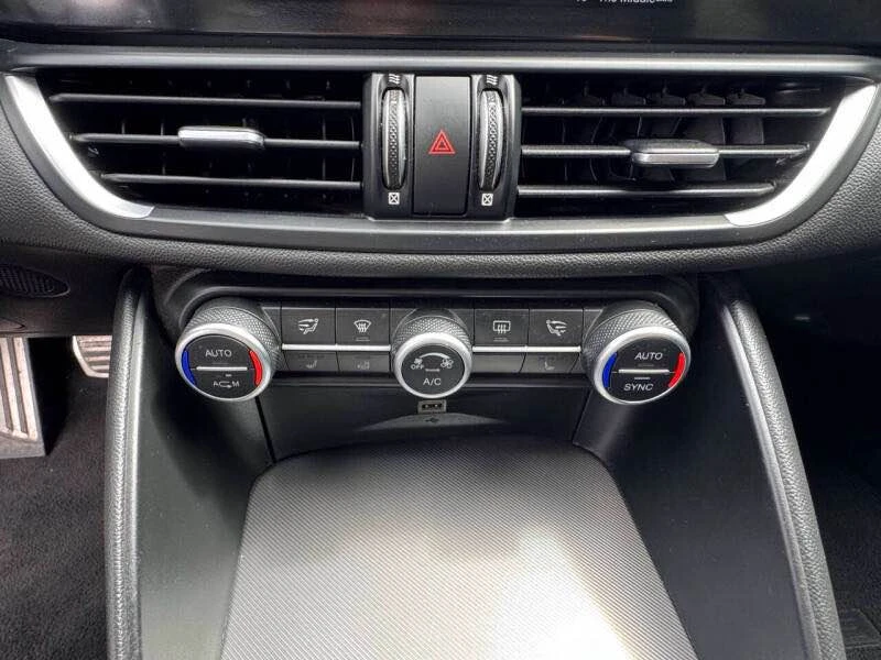 2019 Alfa Romeo Giulia - Image 14 of 16