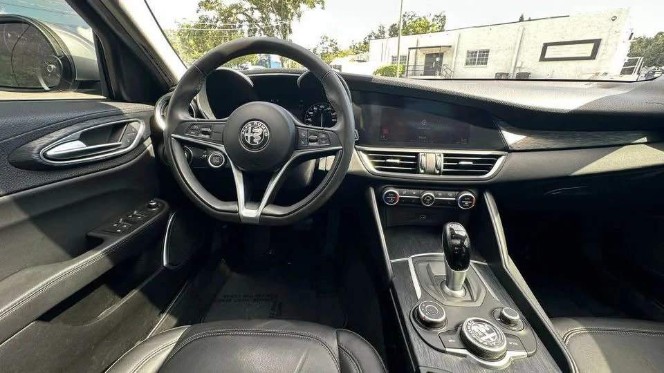 2019 Alfa Romeo Giulia - Image 6 of 11
