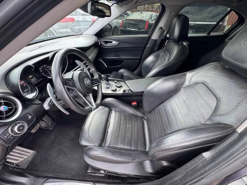 2019 Alfa Romeo Giulia - Image 9 of 16
