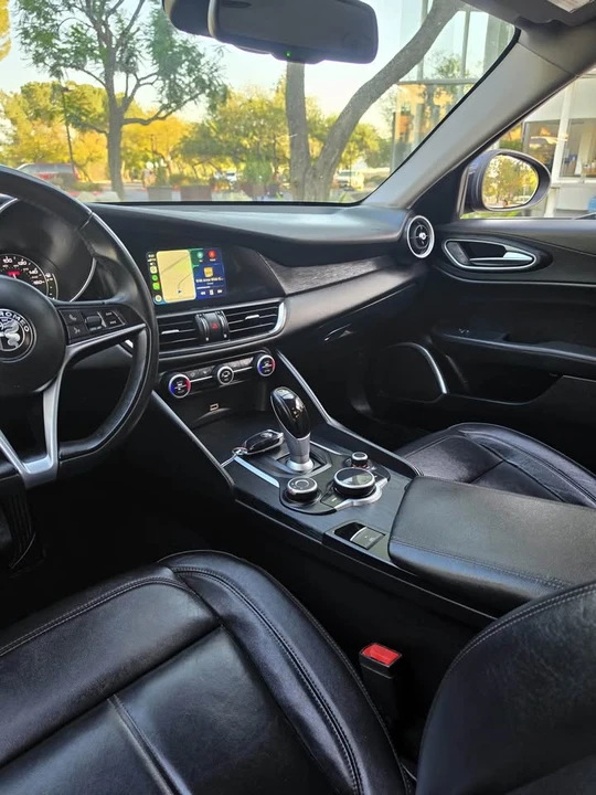 2019 Alfa Romeo Giulia - Image 17 of 19