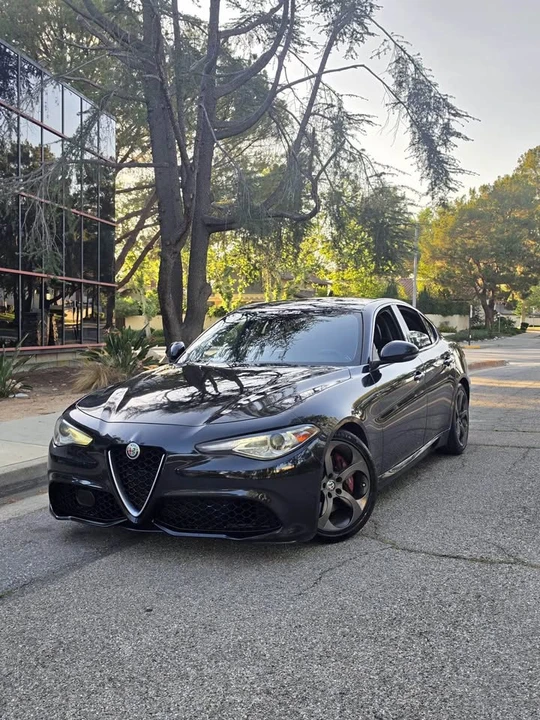 2019 Alfa Romeo Giulia - Image 5 of 19