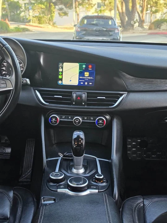 2019 Alfa Romeo Giulia - Image 16 of 19