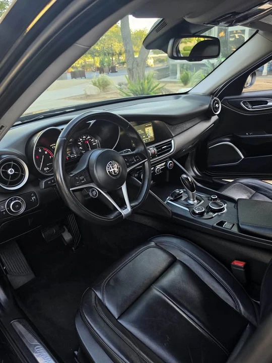 2019 Alfa Romeo Giulia - Image 11 of 19