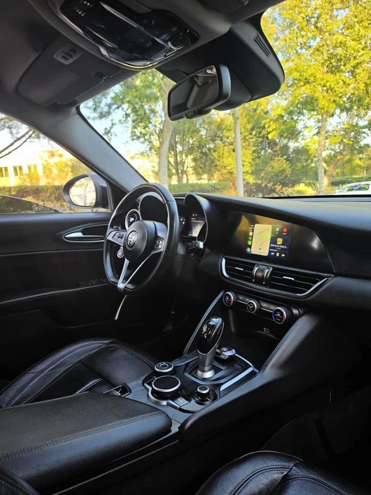 2019 Alfa Romeo Giulia - Image 8 of 19