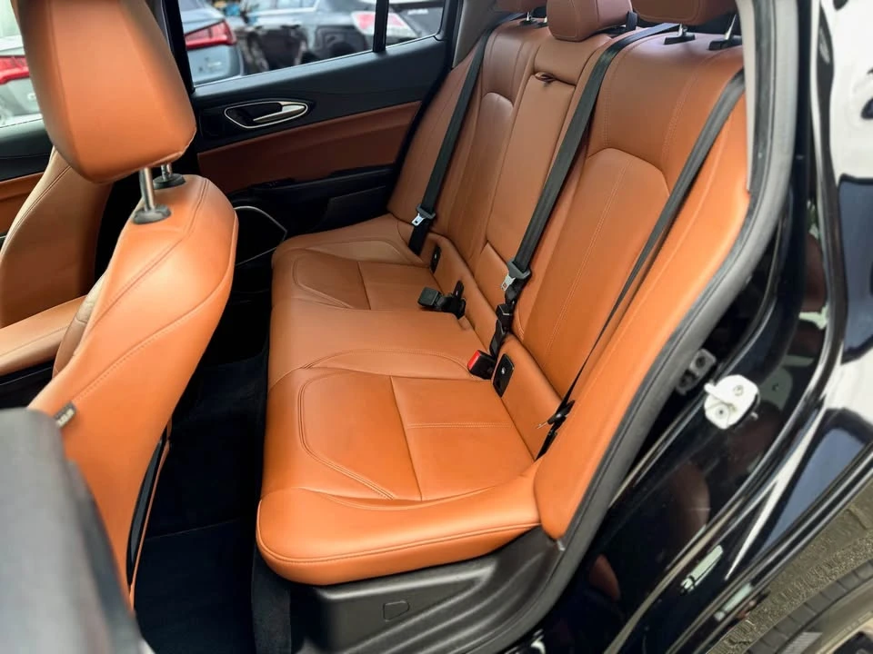 2019 Alfa Romeo Giulia - Image 14 of 20