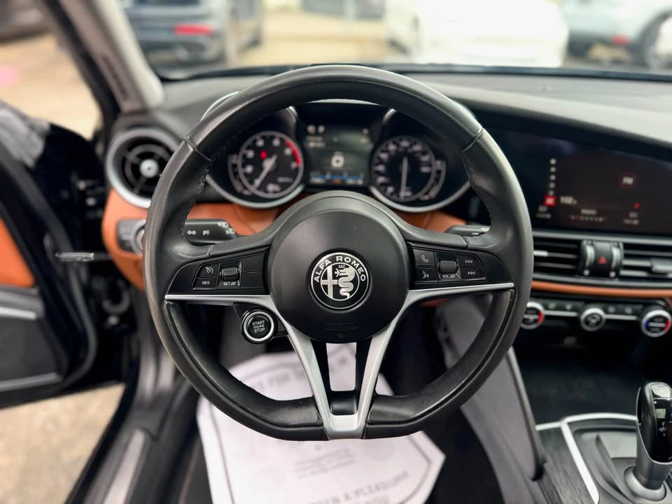 2019 Alfa Romeo Giulia - Image 13 of 20
