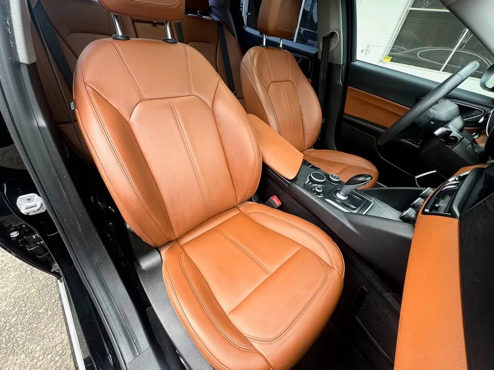 2019 Alfa Romeo Giulia - Image 15 of 20