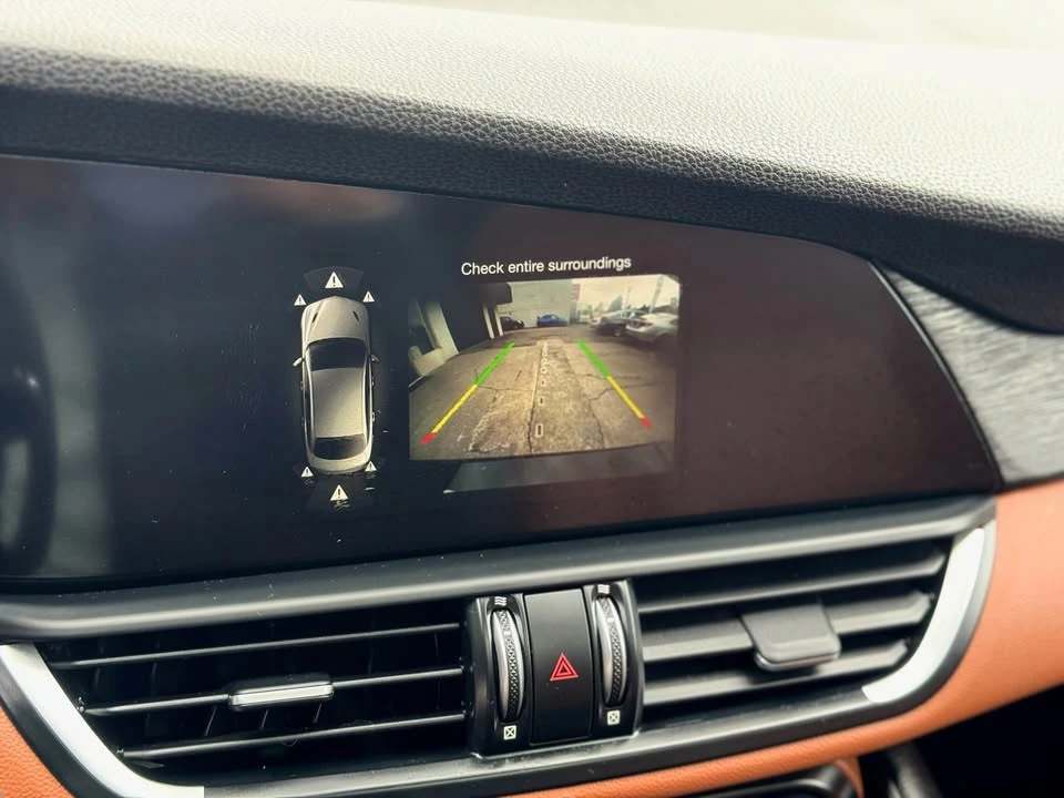 2019 Alfa Romeo Giulia - Image 12 of 20
