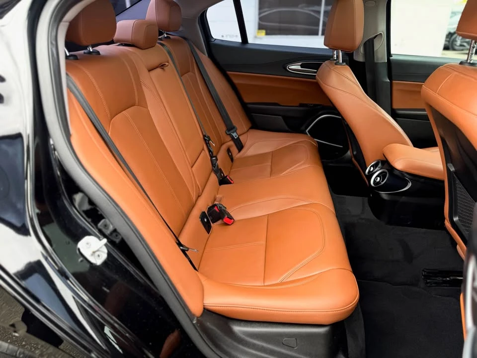 2019 Alfa Romeo Giulia - Image 16 of 20