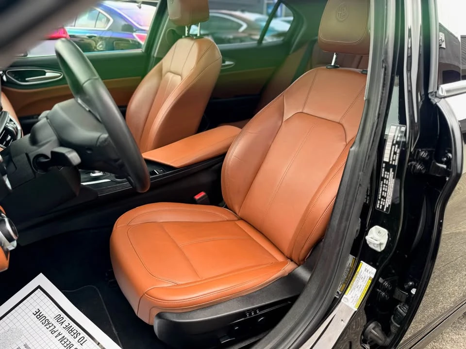 2019 Alfa Romeo Giulia - Image 11 of 20