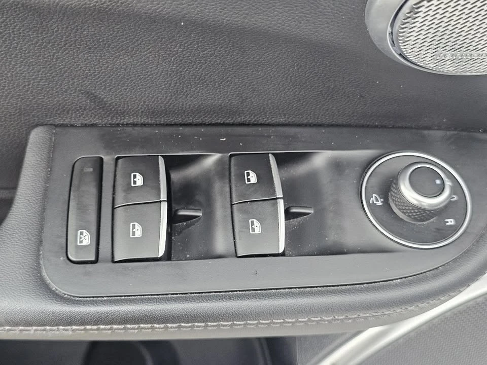 2019 Alfa Romeo Giulia - Image 19 of 20
