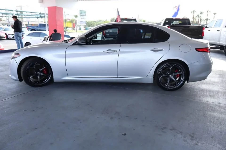 2019 Alfa Romeo Giulia - Image 6 of 14