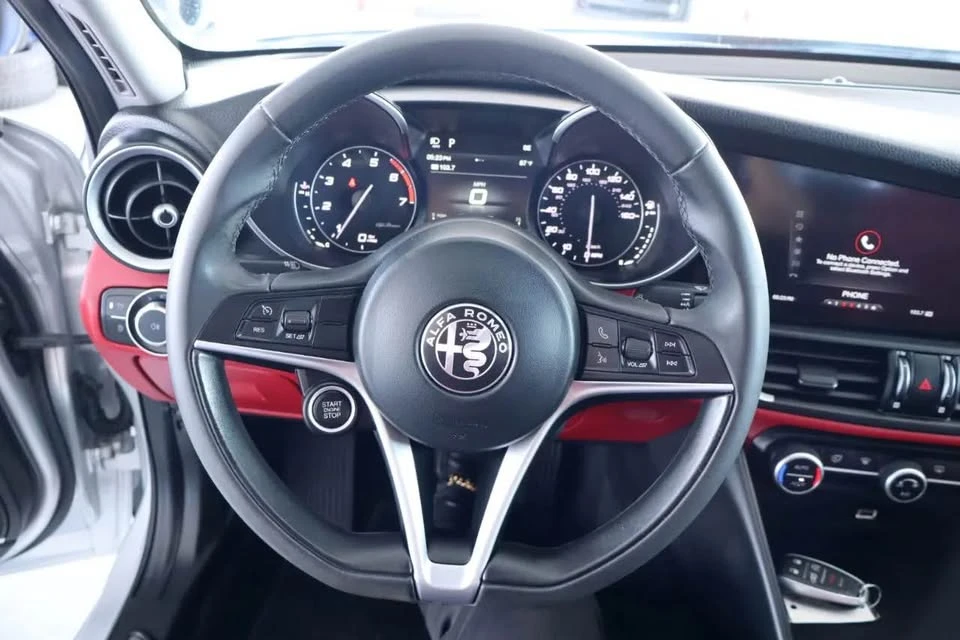 2019 Alfa Romeo Giulia - Image 9 of 14