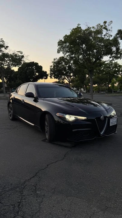 2019 Alfa Romeo Giulia - Image 13 of 14