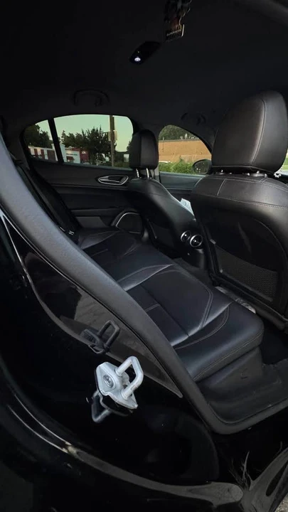 2019 Alfa Romeo Giulia - Image 11 of 14