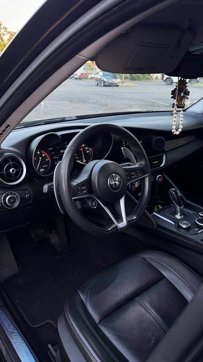 2019 Alfa Romeo Giulia - Image 6 of 14