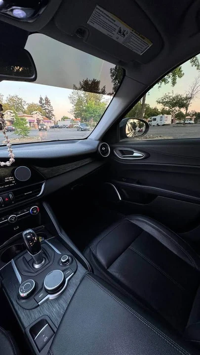 2019 Alfa Romeo Giulia - Image 8 of 14