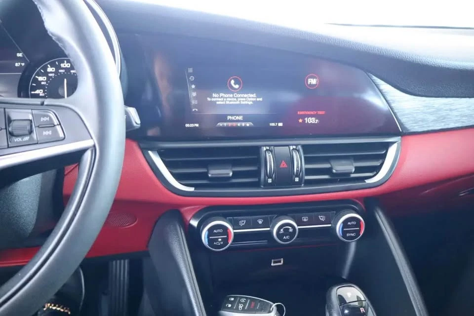 2019 Alfa Romeo Giulia - Image 10 of 14