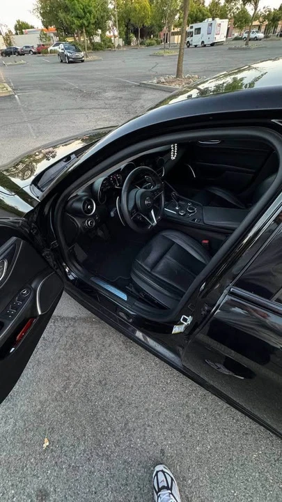 2019 Alfa Romeo Giulia - Image 9 of 14